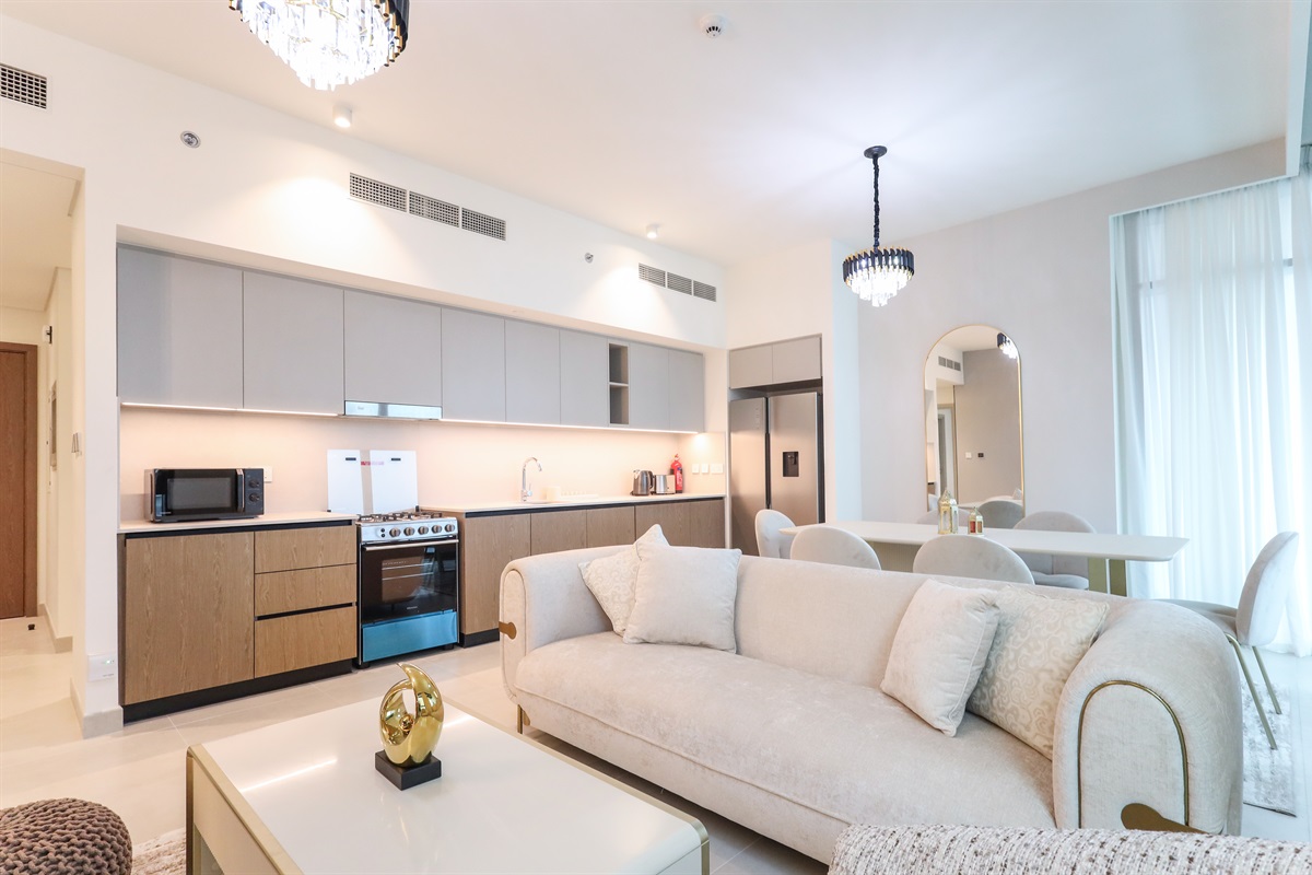Dubai Creek Oasis: 2BR Luxe w/ Burj View — photo 4