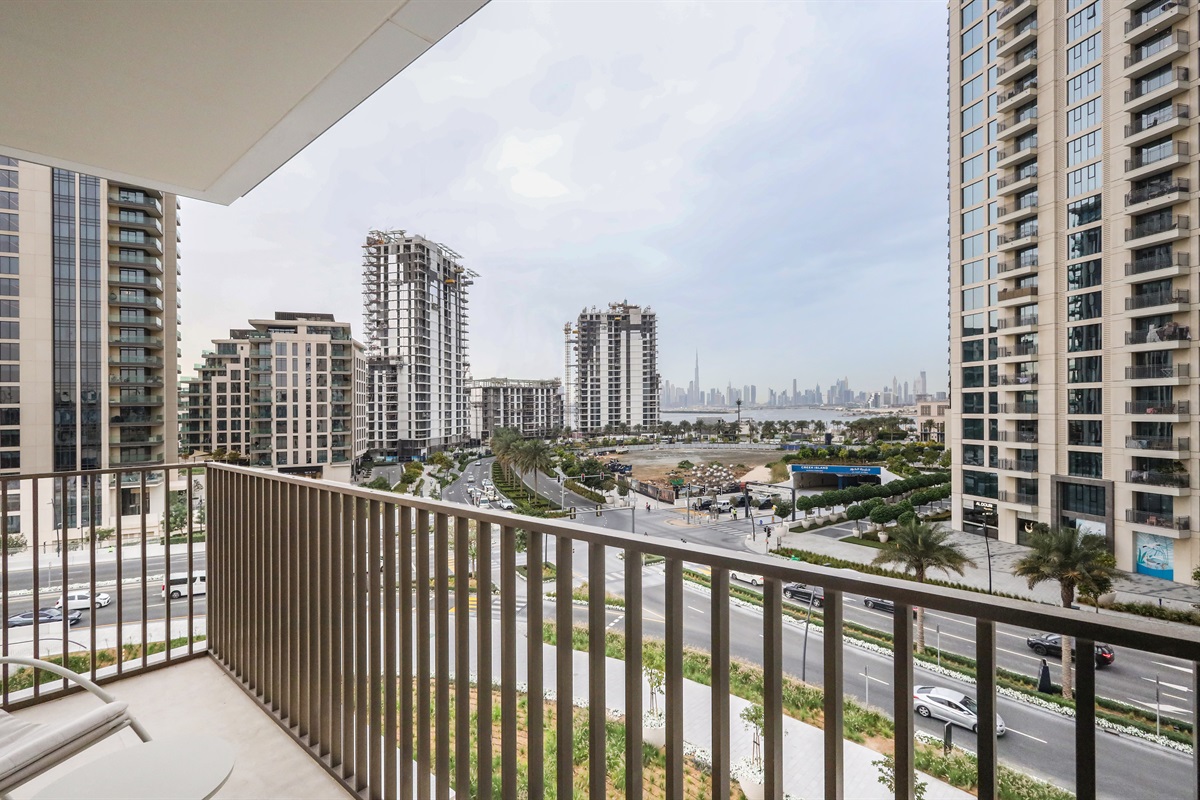 Dubai Creek Oasis: 2BR Luxe w/ Burj View — photo 3