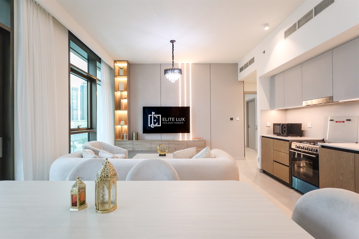Dubai Creek Oasis: 2BR Luxe w/ Burj View — photo 5