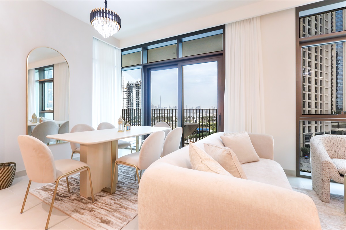 Dubai Creek Oasis: 2BR Luxe w/ Burj View — photo 2