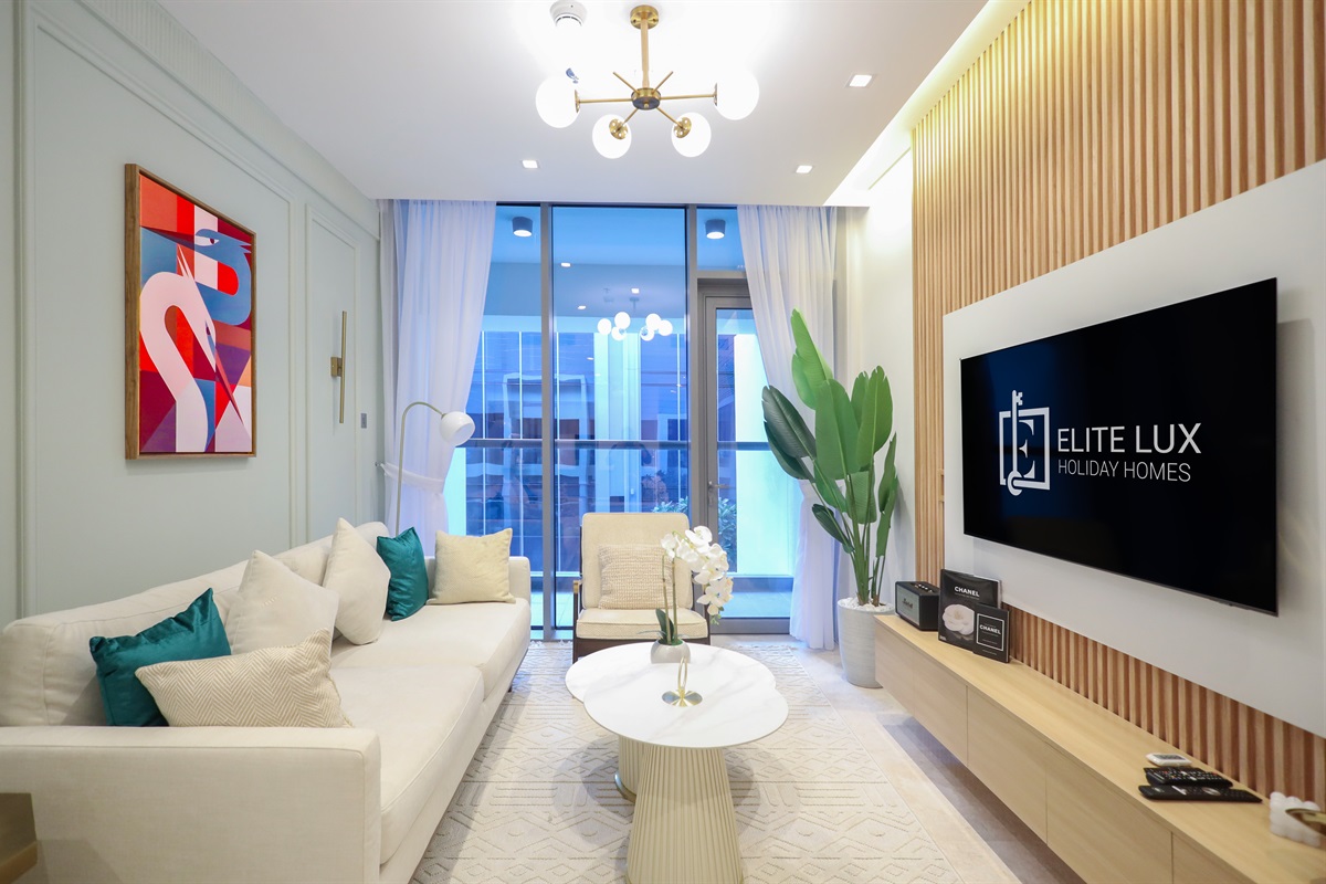 Elegant 2BR Suite in Business Bay, Dubai