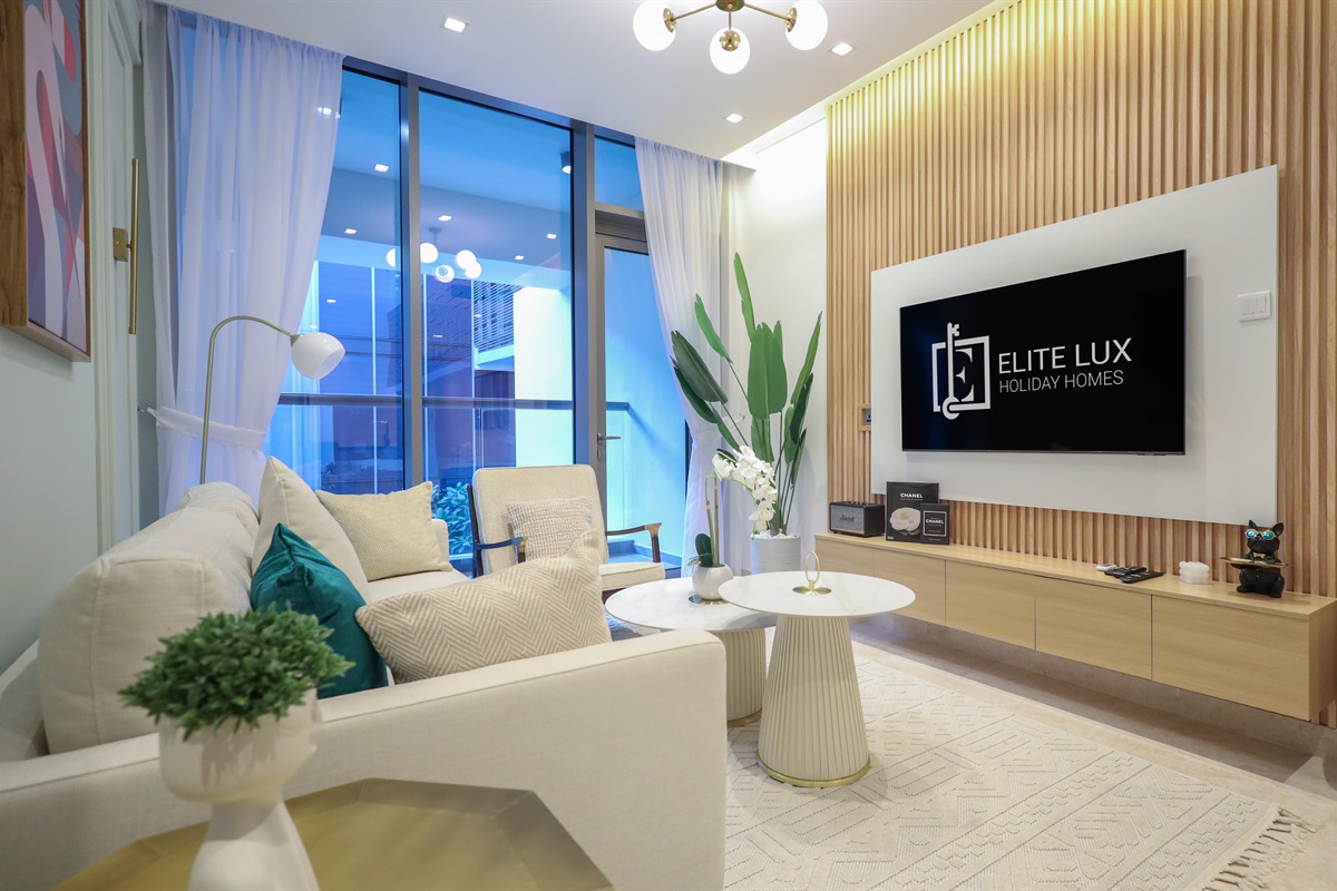 Elegant 2BR Suite in Business Bay, Dubai — photo 2