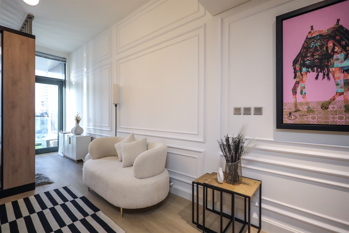 Sink into curves — art-filled lounge with a Dubai soul