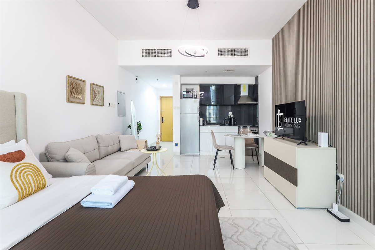 Chic Studio with City Views in Business Bay, Dubai — photo 5