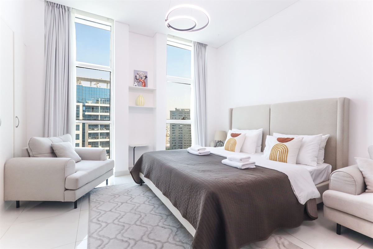 Chic Studio with City Views in Business Bay, Dubai