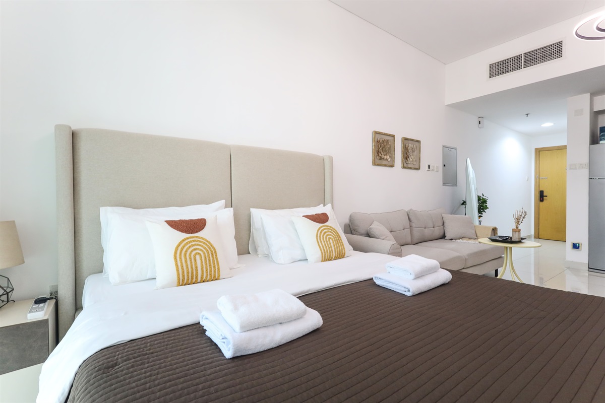 Chic Studio with City Views in Business Bay, Dubai — photo 4