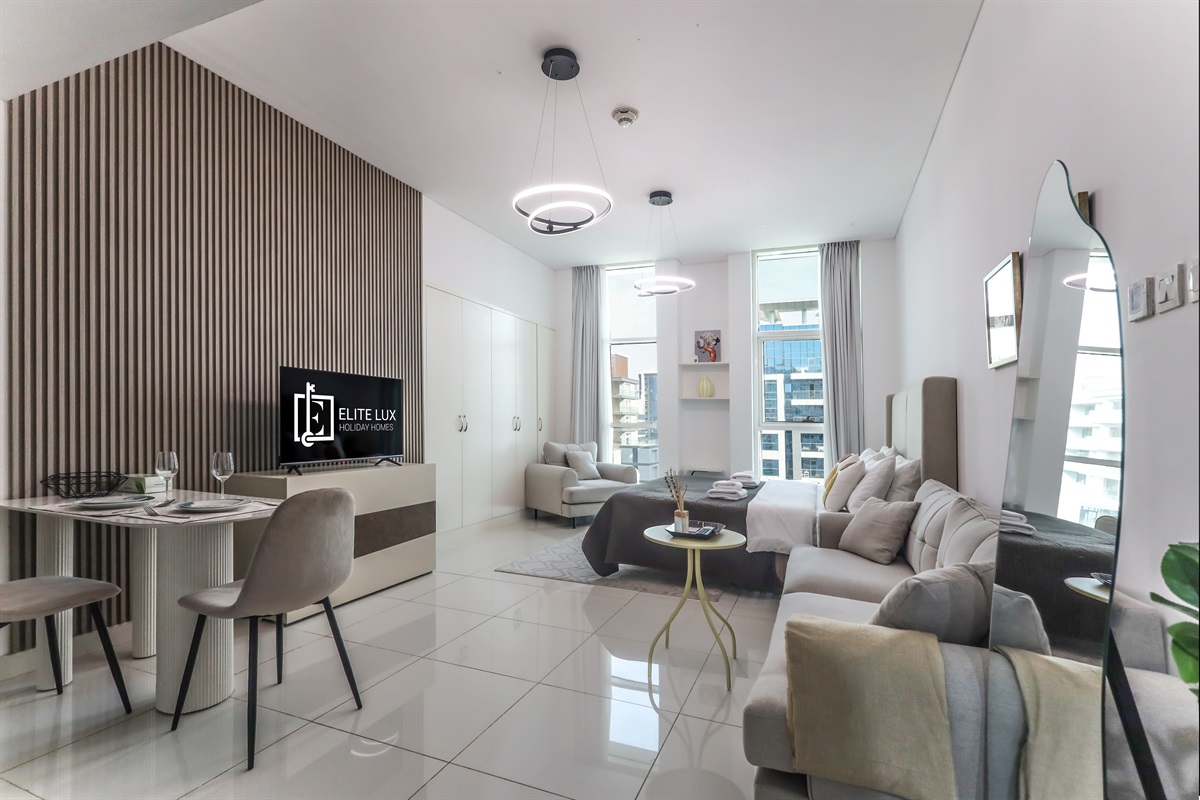 Chic Studio with City Views in Business Bay, Dubai — photo 2