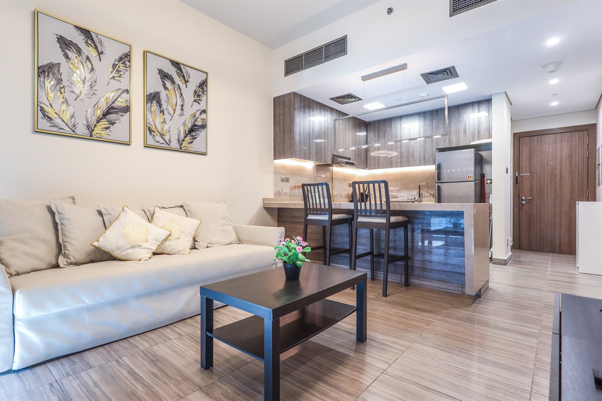 Stunning Lake View 1BHK Retreat in JLT, Dubai — photo 4