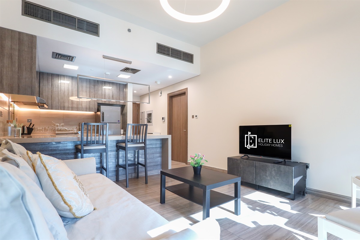 Stunning Lake View 1BHK Retreat in JLT, Dubai — photo 3