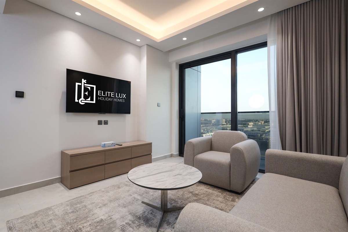 Sleek High-Floor Retreat in JVT — photo 4