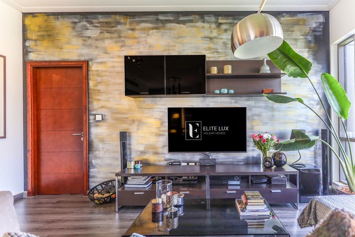 Luxe 2BR Stunning Burj Khalifa View Downtown Dubai — photo 2