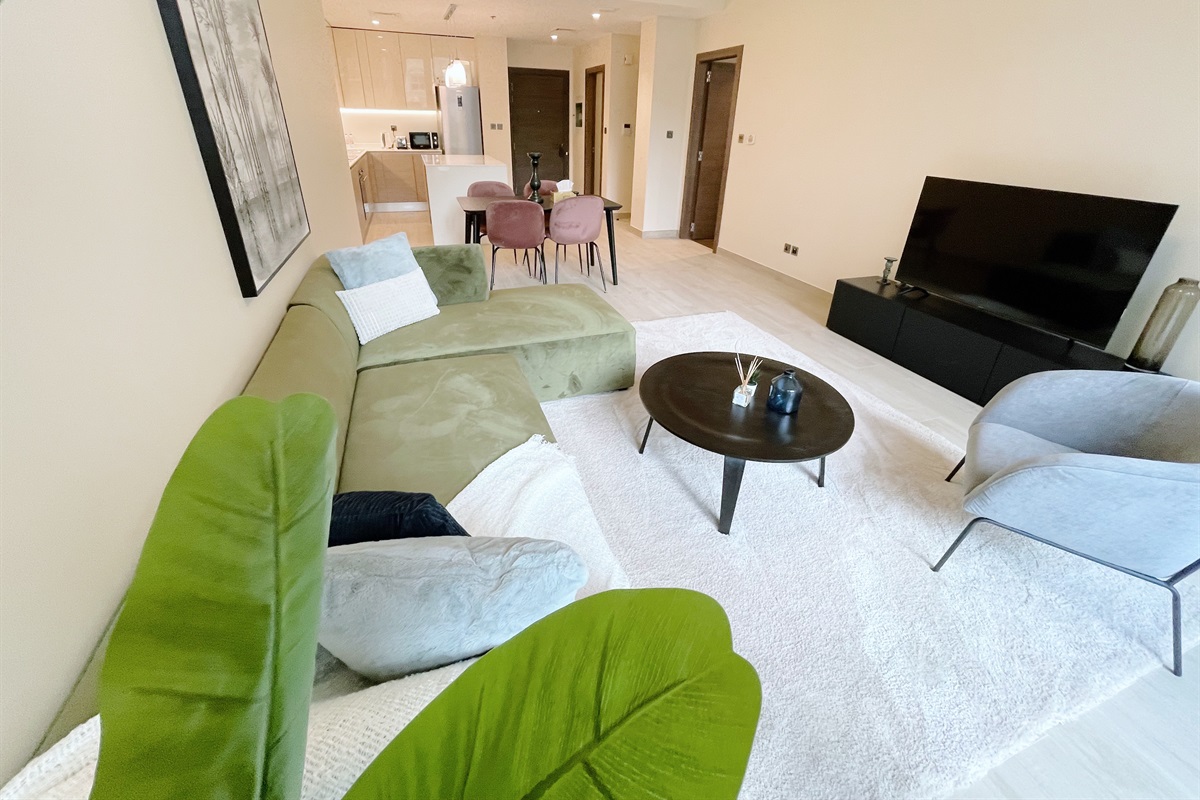 Enchanting 1BDR Apt w/ Direct Pool & Gym Access — photo 2