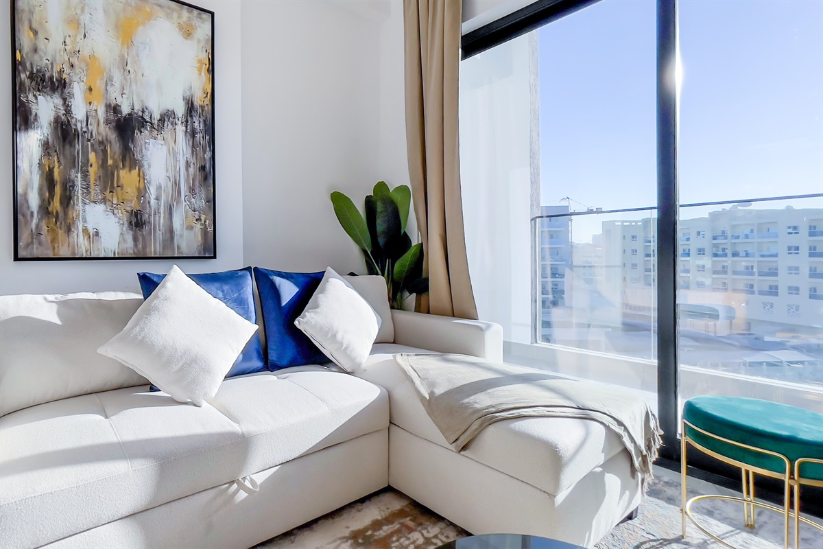 Luxe Gardenia 2BR Haven in Dubai — photo 4