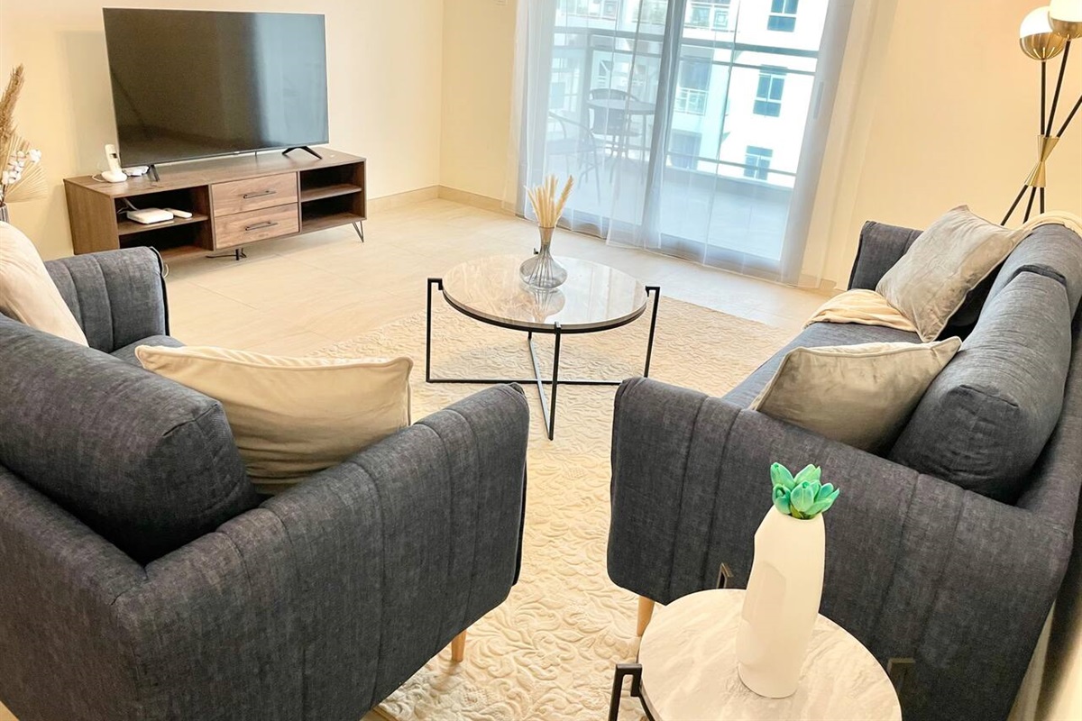 Spacious 2BR with Direct Metro Access — photo 4